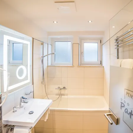 Patricia 招待所 3*